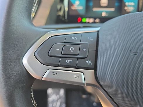 Used 2025 Volkswagen Atlas SE image 22