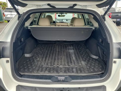 Used 2022 Subaru Outback Limited AWD/4WD image 10