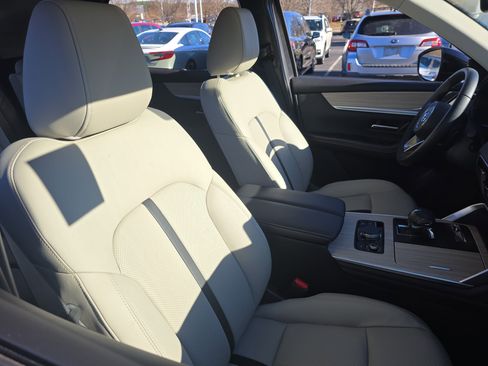 Used 2025 MAZDA CX-90 3.3 Turbo w/ Preferred Package image 10