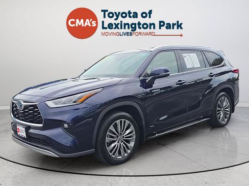 Used 2021 Toyota Highlander Platinum AWD/4WD image 1