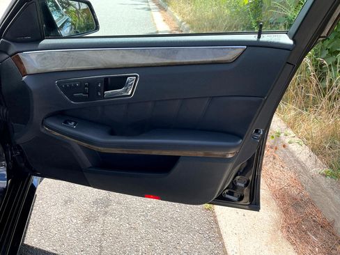Used 2010 Mercedes-Benz E 350 4MATIC Sedan image 23