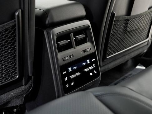 Used 2025 Porsche Macan Electric image 24