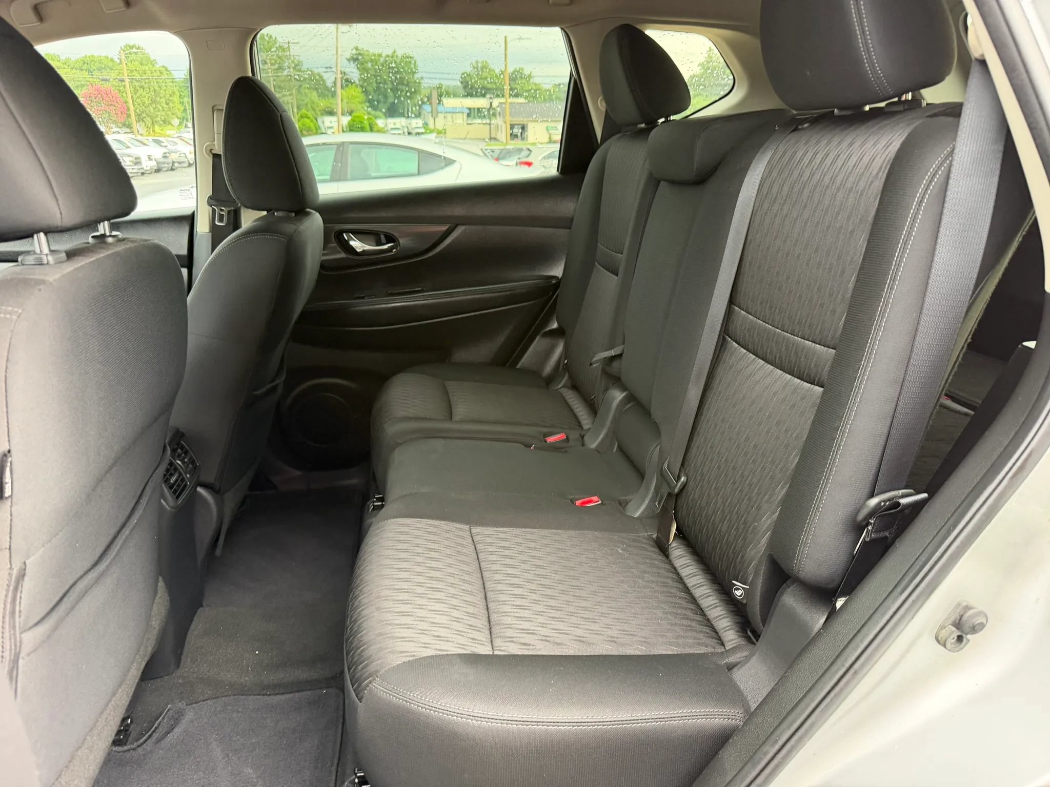 Used 2019 Nissan Rogue SV FWD image 12