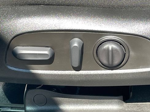 Used 2023 Chevrolet Traverse LT w/ Rear Camera Mirror Package AWD/4WD image 33
