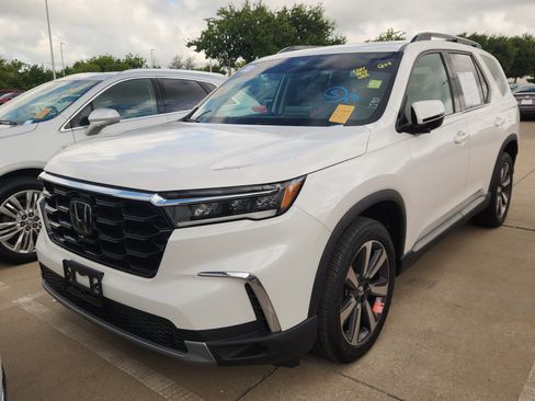 Certified 2023 Honda Pilot Touring image 1