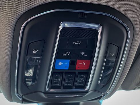 Used 2021 Jeep Grand Cherokee L Limited AWD/4WD image 15