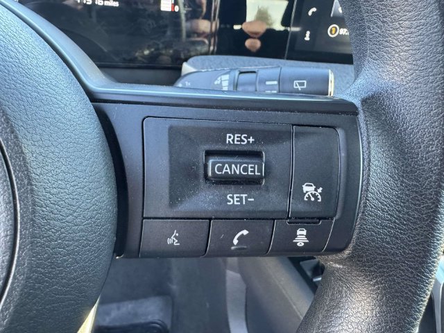 Used 2025 Nissan Kicks SV FWD image 25