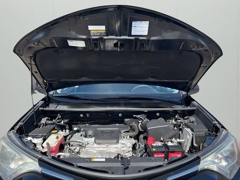 Used 2017 Toyota RAV4 LE FWD image 10