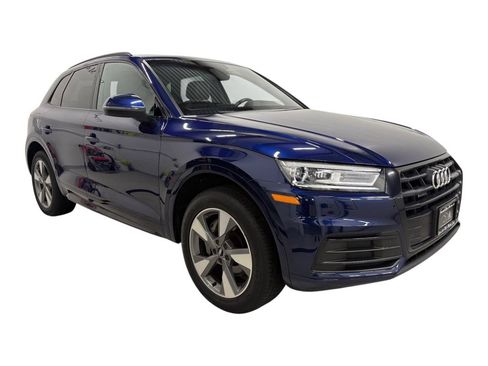 Used 2020 Audi Q5 2.0T Premium w/ Titanium Sport Package AWD/4WD image 3