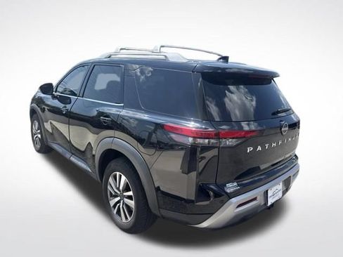 Used 2023 Nissan Pathfinder SL AWD/4WD image 11