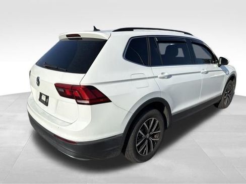 Used 2021 Volkswagen Tiguan SE w/ Panoramic Sunroof Package FWD image 4