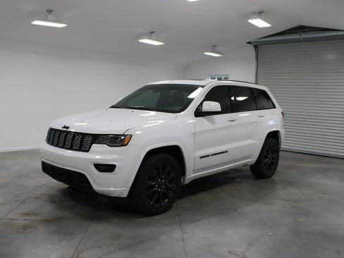 Used 2022 Jeep Grand Cherokee Laredo X AWD/4WD image 4