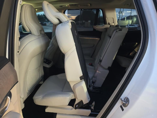 Used 2024 Volvo XC90 T8 Ultimate AWD/4WD image 7