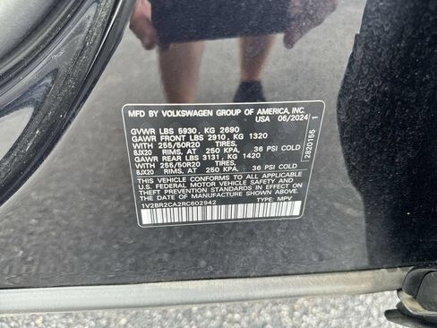 Used 2024 Volkswagen Atlas SEL AWD/4WD image 30