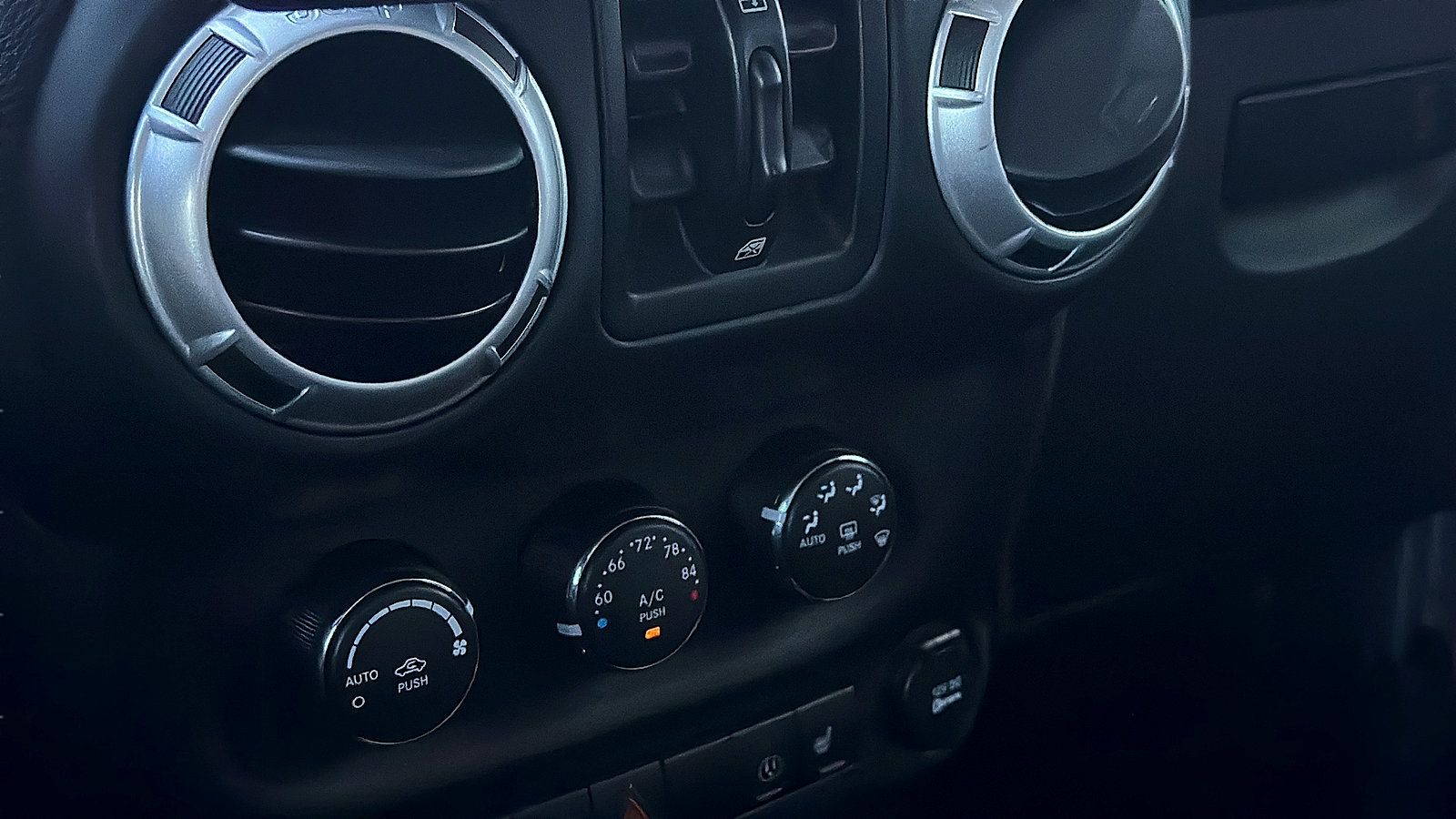 Used 2013 Jeep Wrangler Unlimited Sahara w/ Connectivity Group AWD/4WD image 19