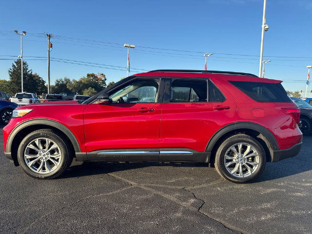 Certified 2023 Ford Explorer XLT w/ Equipment Group 202A AWD/4WD image 4