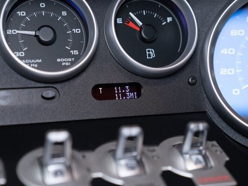 Used 2006 Ford GT RWD image 10