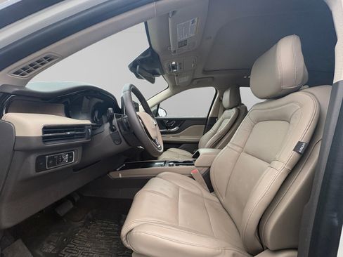 Certified 2024 Lincoln Corsair Reserve w/ Equipment Group 202A image 9