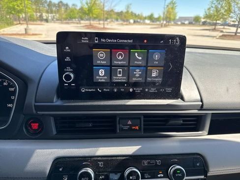 Used 2025 Honda Pilot Touring image 5