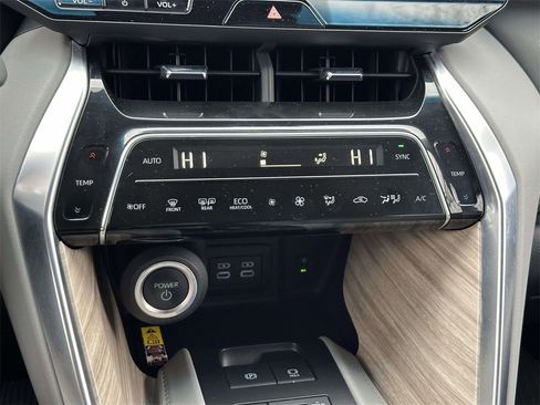 Used 2023 Toyota Venza Limited image 5