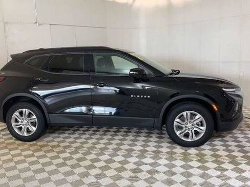 Used 2021 Chevrolet Blazer LT FWD image 2