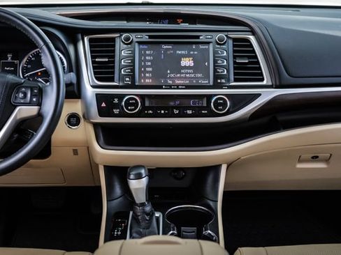 Used 2016 Toyota Highlander Limited FWD image 27
