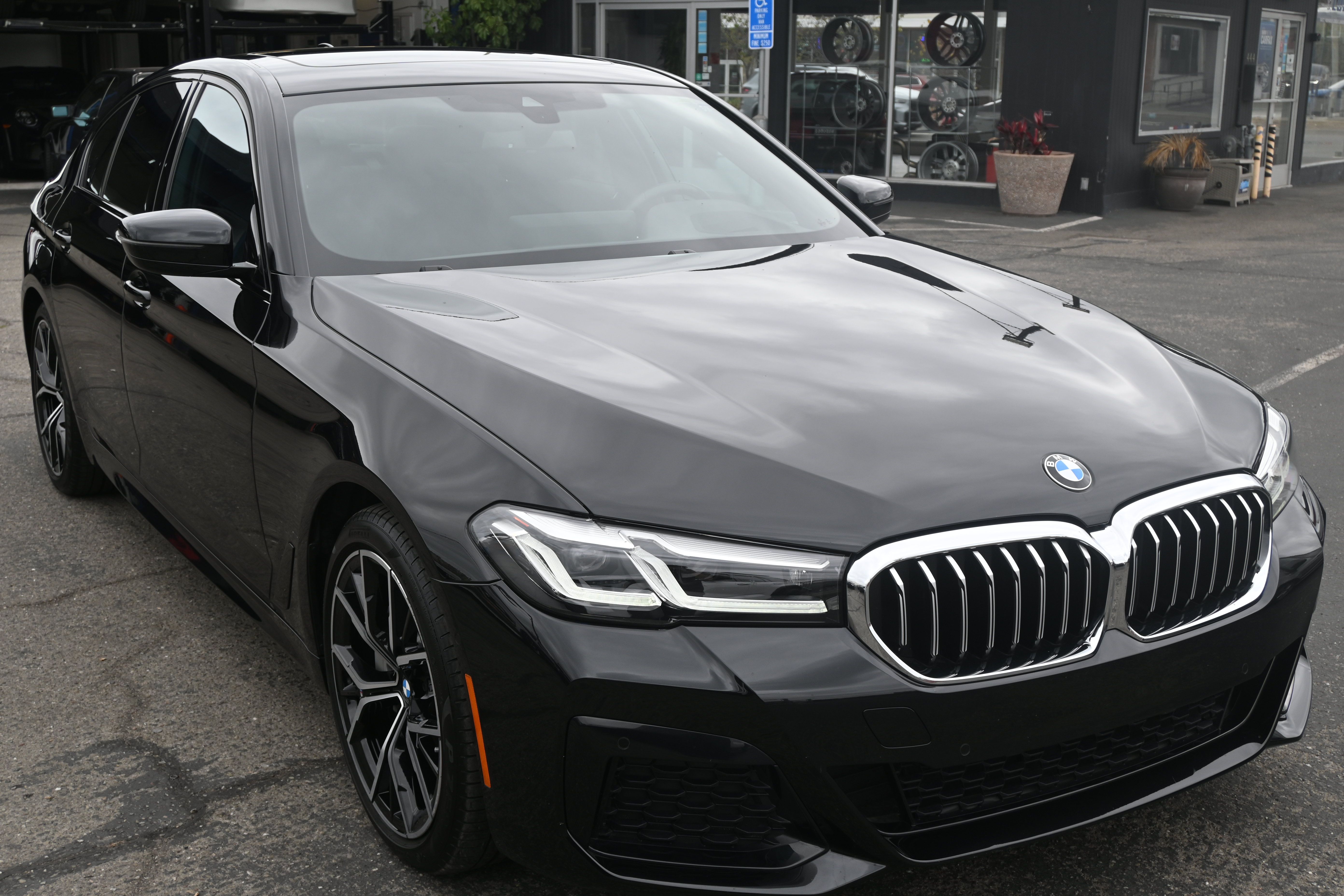 Used 2022 BMW 530i w/ M Sport Package RWD image 2
