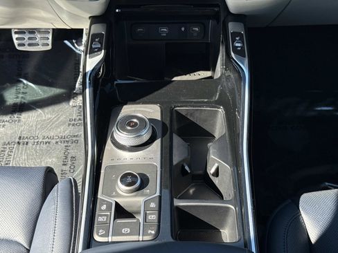 Used 2023 Kia Sorento SX Prestige image 8