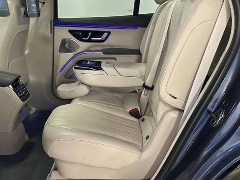 Used 2023 Mercedes-Benz EQS 580 4MATIC SUV image 23