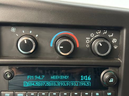 Used 2017 Chevrolet Express 2500 image 16