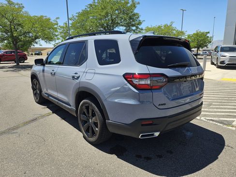 Used 2025 Honda Pilot Black Edition image 7