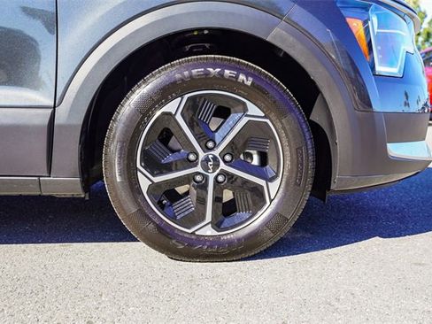 Certified 2025 Kia Niro LX image 10