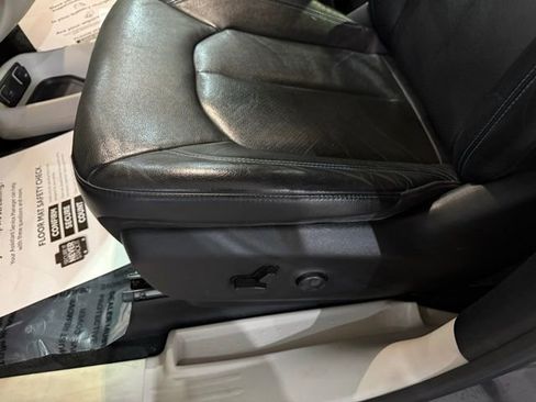 Used 2021 Chrysler Pacifica Touring-L image 24