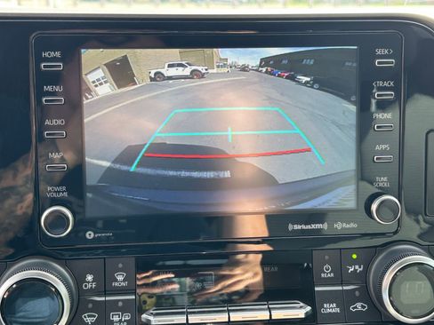 Used 2022 Toyota Highlander LE image 20