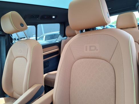 New 2025 Volkswagen ID. Buzz Pro S Plus AWD/4WD image 14