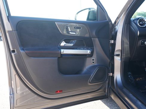 Used 2021 Mercedes-Benz GLB 250 4MATIC image 19