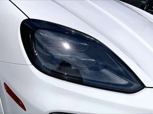 Used 2025 Porsche Cayenne AWD/4WD image 28