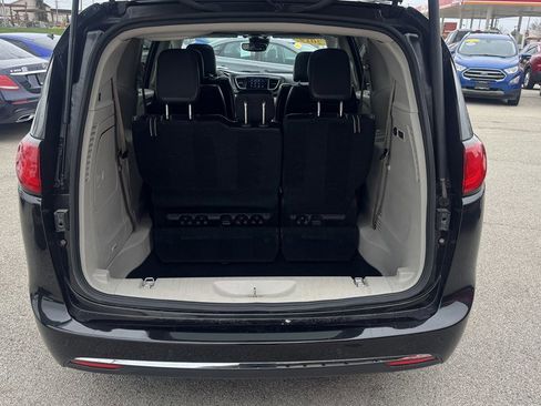 Used 2019 Chrysler Pacifica Limited w/ Tire & Wheel Group image 11