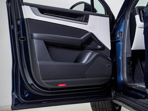 New 2026 Porsche Cayenne Coupe image 24