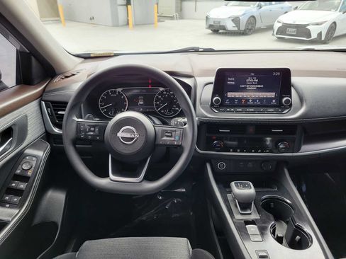 Used 2023 Nissan Rogue SV FWD image 18