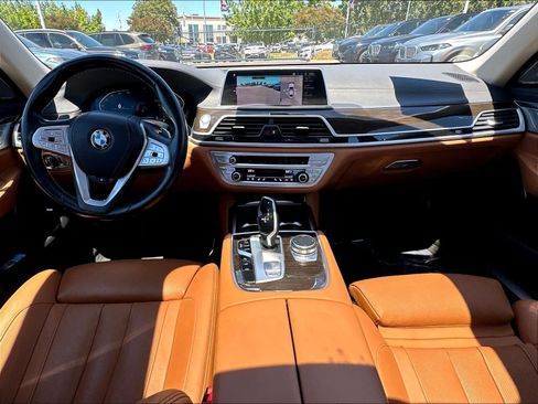Used 2022 BMW 740i RWD image 10