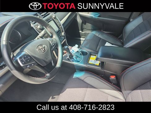 Used 2016 Toyota Camry SE w/ Moonroof Package image 5