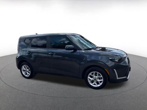 Used 2025 Kia Soul LX w/ LX Technology Package FWD image 2