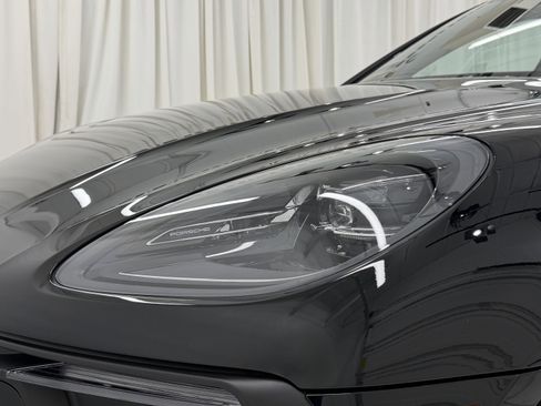 New 2026 Porsche Macan image 17