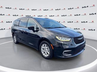 Used 2021 Chrysler Pacifica Touring FWD video 1