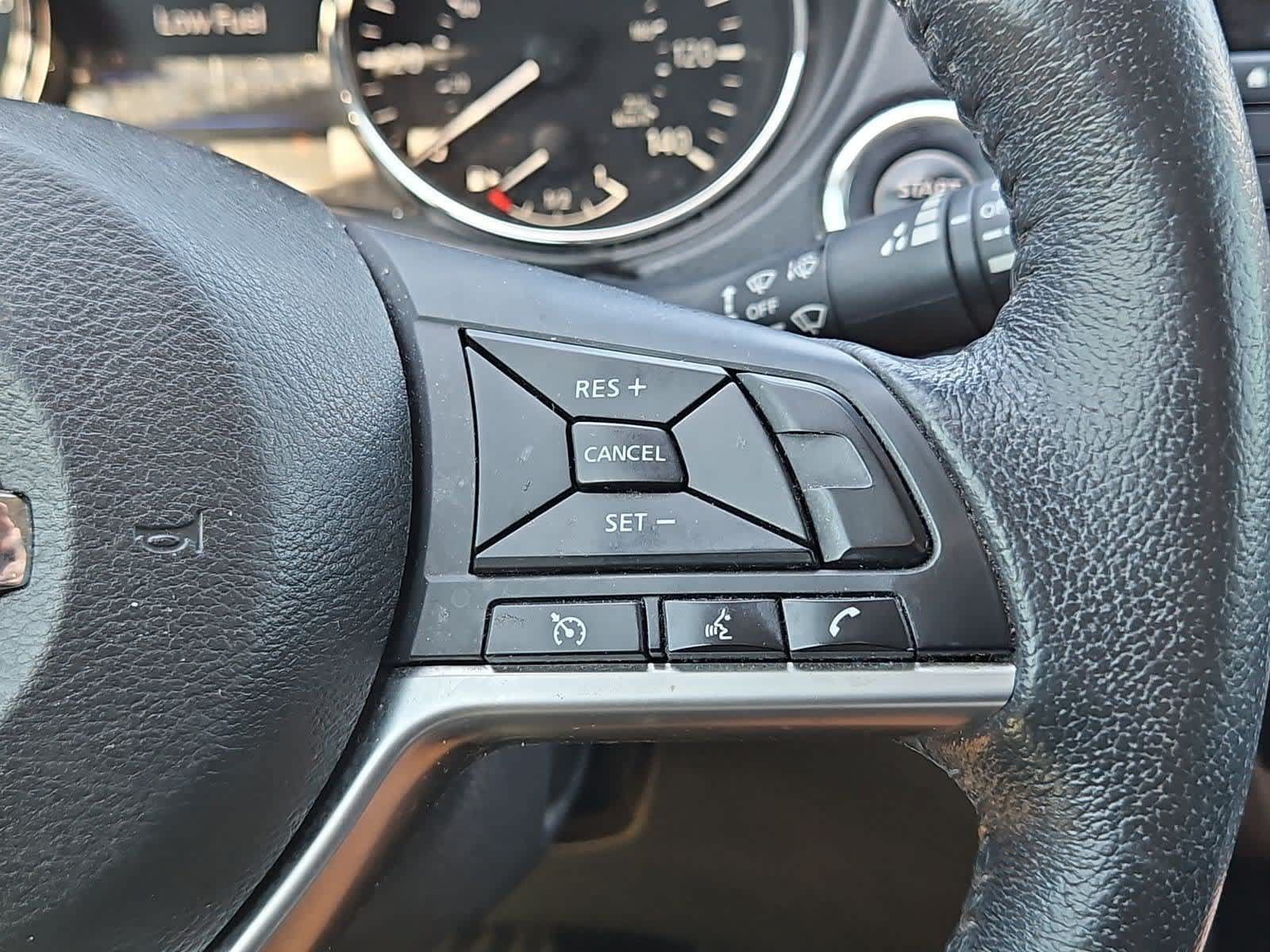 Used 2018 Nissan Rogue SV FWD image 23