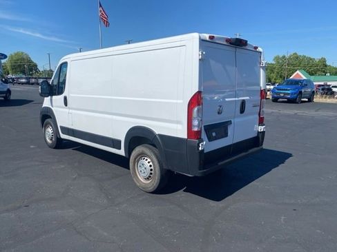 Used 2025 RAM ProMaster 2500 w/ Convenience Group FWD image 3