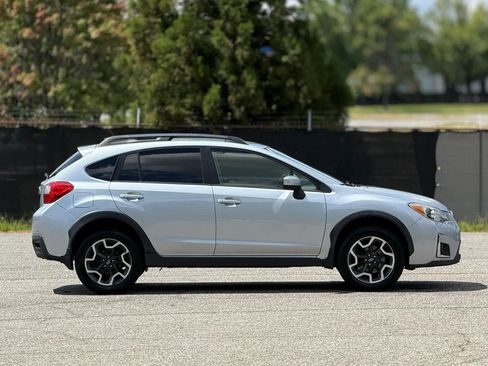 Used 2017 Subaru Crosstrek 2.0i Premium w/ Popular Package #1 AWD/4WD image 7
