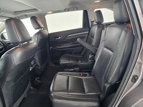 Used 2018 Toyota Highlander Limited FWD image 18