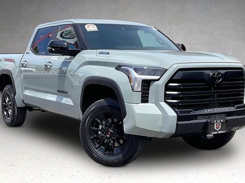 Used 2025 Toyota Tundra Limited AWD/4WD image 2
